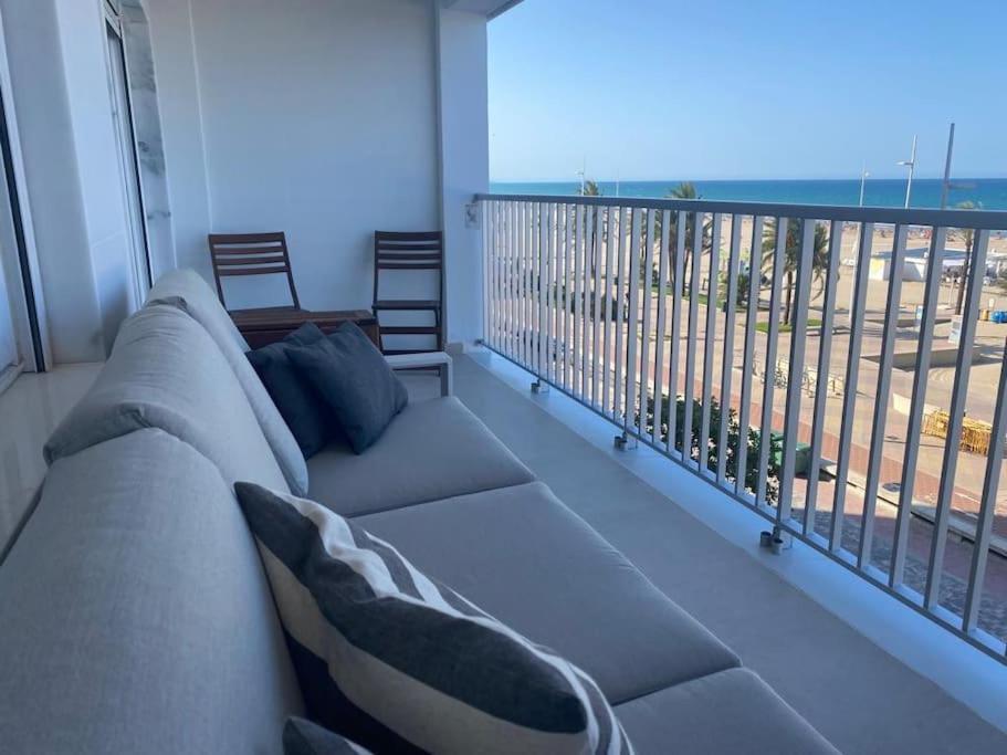 Apartamento 1ª Linea De Playa - Con Piscina Y Parking Playa de Gandia ภายนอก รูปภาพ