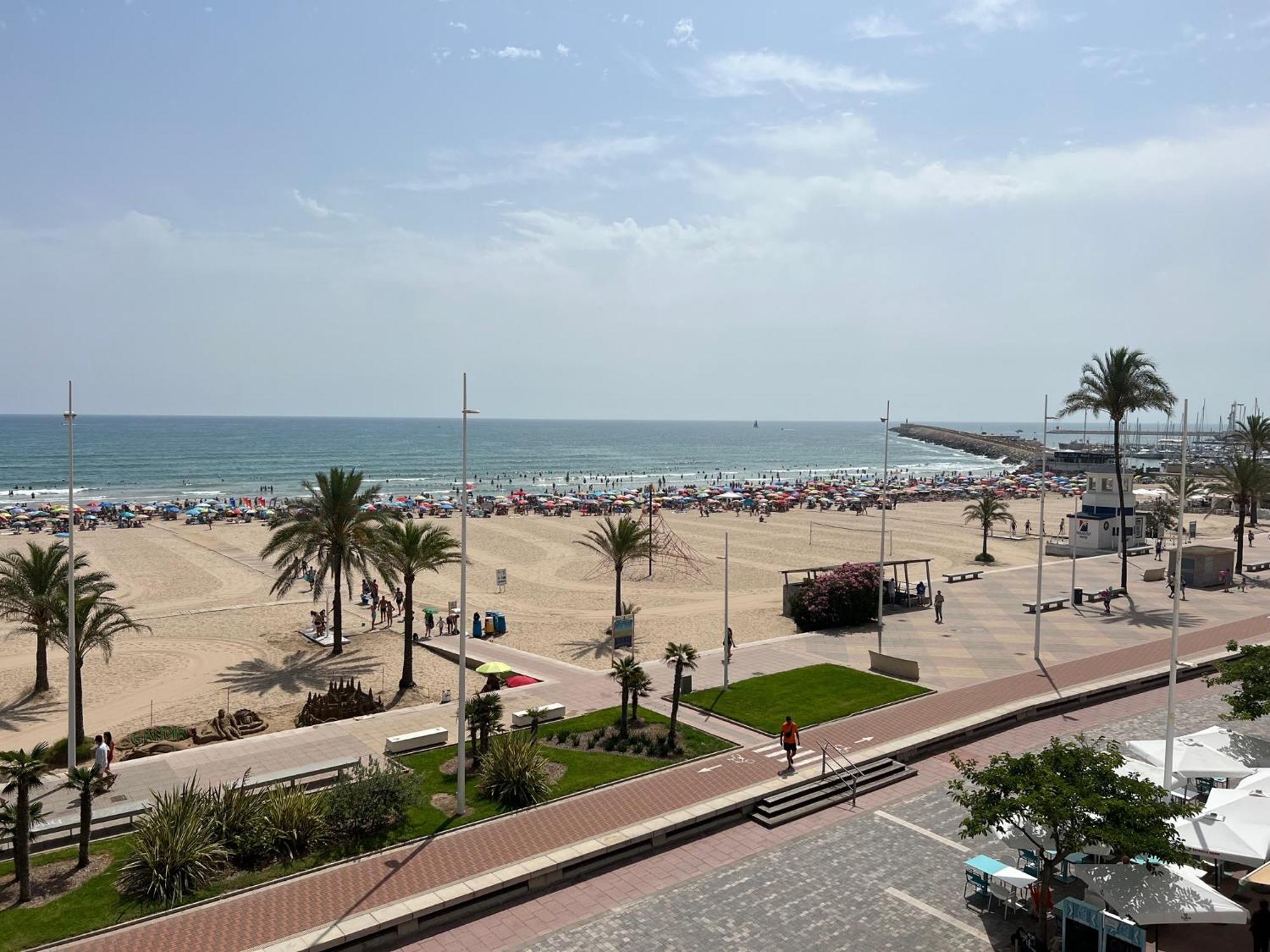 Apartamento 1ª Linea De Playa - Con Piscina Y Parking Playa de Gandia ภายนอก รูปภาพ